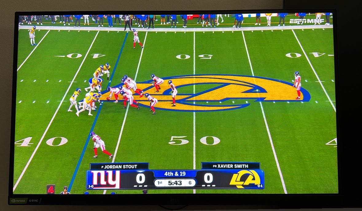 yvsdean's tweet photo. Love me some Monday night football https://t.co/hiwxCdMg39