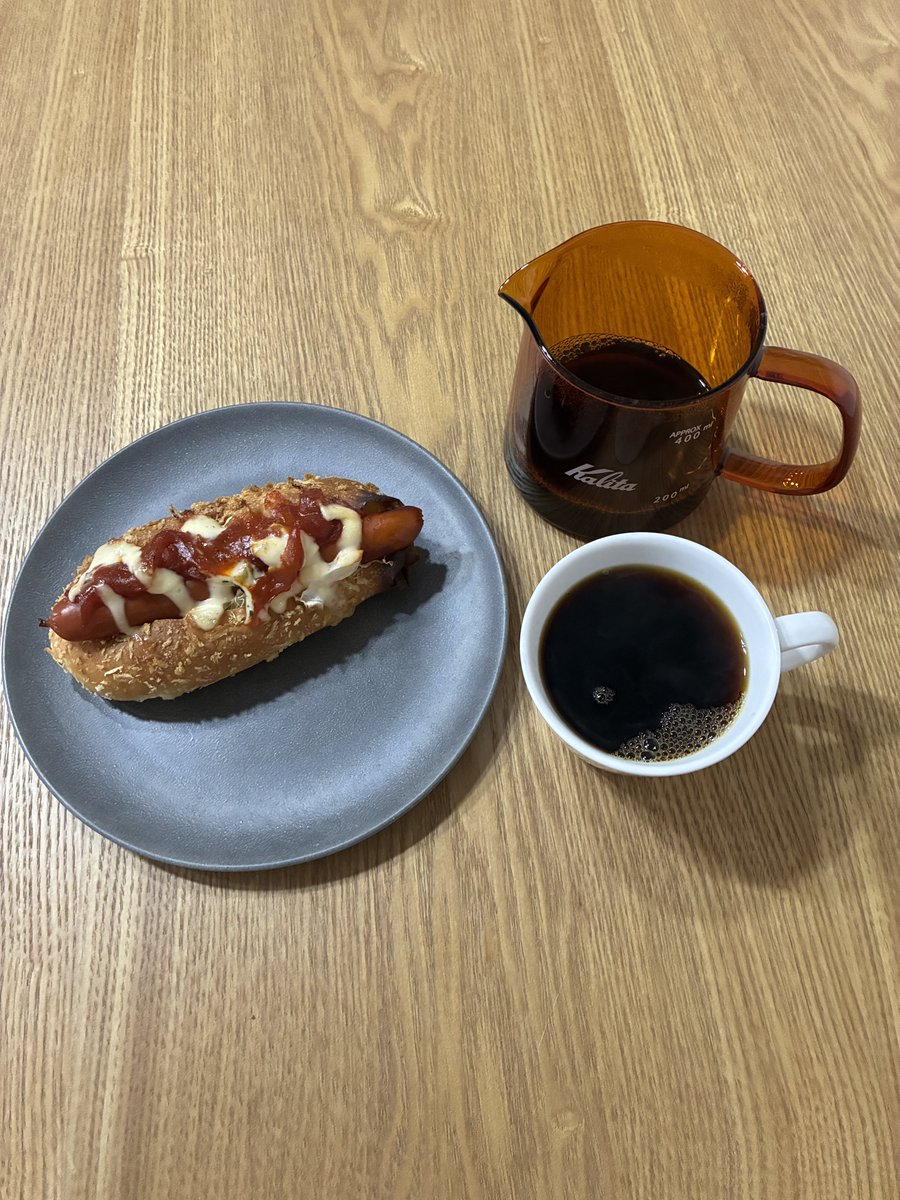 sangoshounosuke's tweet photo. 🌭☕️ https://t.co/tsNwybrexW