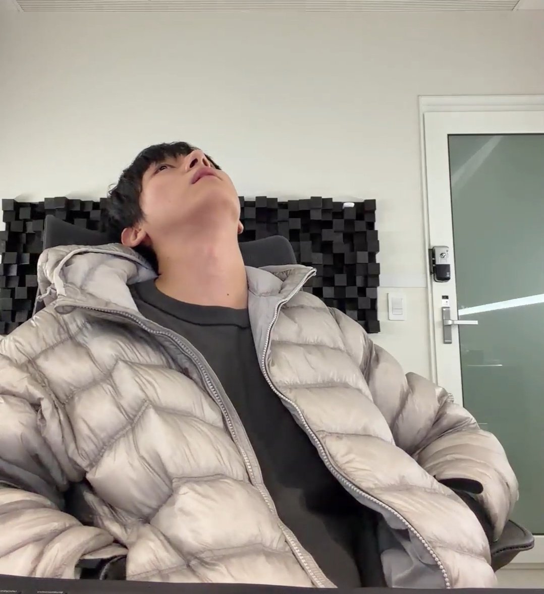 IM_NaverDaum's tweet photo. 🤍

#MissingCat_Changkyun

@imteamim
#IM #아이엠 💜🌹 https://t.co/7a97yBz6wr