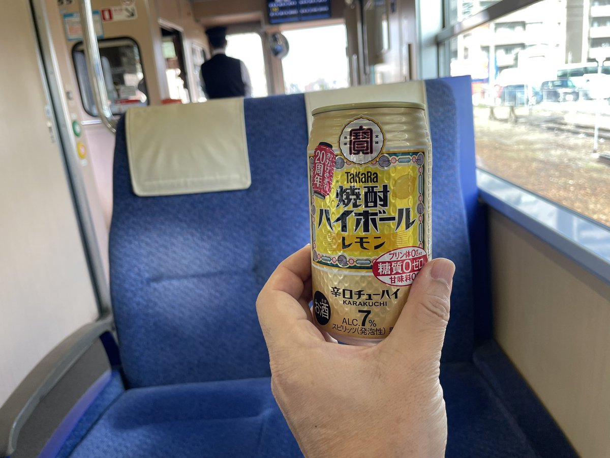 chihiro__kun's tweet photo. 呑み鉄中です。

#JR四国
#徳島線
#徳島駅
#1500型
#ワンマン https://t.co/OPN6z2UNMN