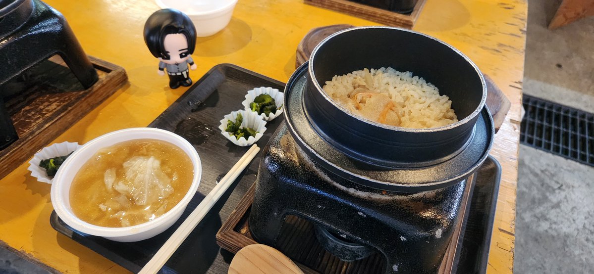 O2MGR8yvMaaElLW's tweet photo. おはようございます☀️.°
天気が良くて良かったぁぁ
朝ご飯美味しかった😋💓
更に先へ…行って来ます👋😊
 #鯛の釜飯 https://t.co/beUqXcDosk