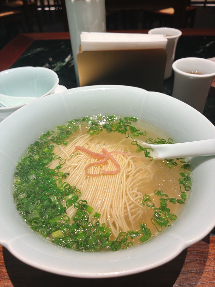 Shinkamile's tweet photo. 昨夜は蟹小籠包とか🍜だったので、今朝は駅であんぱん(もちもちした何かも入ってて美味い) からの高鉄に乗る https://t.co/fj2MraXRnk