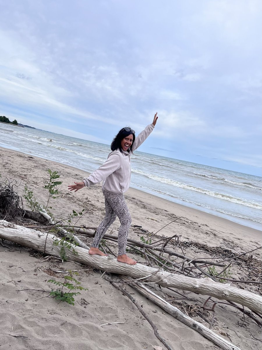 PatriciaTarson's tweet photo. When your heart is full of love and light, joy just spills out into everything you do. โจ
The best things IN LIFE ARE THE PEOPLE WE LOVE, THE PLACES WEโVE BEEN, AND THE MEMORIES WEโVE MADE along the way. ๐โค๏ธ
#LoveAndLight #Joy #Abundance #GratitudeDay #scarboroughbluffs https://t.co/ofhKhs9Pjz