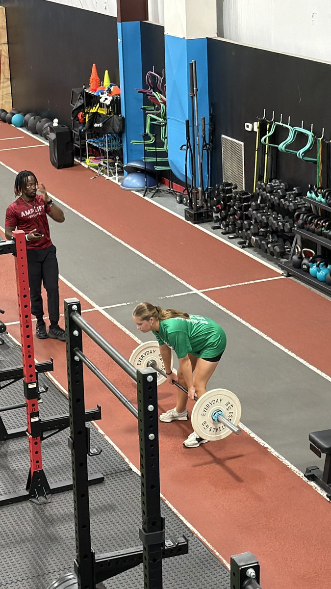 HLesley44's tweet photo. Thank you Coach Quaz for helping me get better everyday! Every rep counts! Trust the process! #competeforElite #BeElite @elitecheek @SportPrepX https://t.co/7bgBO3jpXL