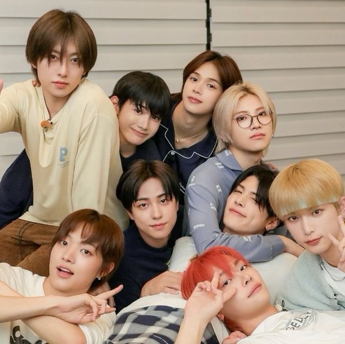 ald1daily's tweet photo. ⁠.⁠✧𓆩⁠⁠:⁠・busco mutis ──⁠.⁠✦

✰ - necesito mutis para hablar de kpop y nuestros favs >.<
 ✰ - she | 🇲🇽 | 03 ✰ - 
Stan: #andTEAM y #ALD1 
✰ - others: new jeans, babymonster, aespa, ive y muchos grupos menos los de HYBE

♡ + ⇆ = mutis #allyzneverdies https://t.co/aFd91zuMoQ