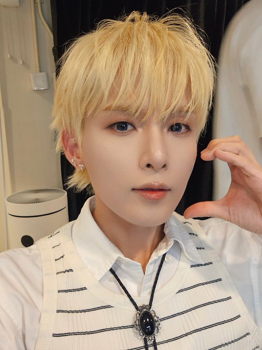 dokyeoryeo's tweet photo. cowok cantik x cewek ganteng https://t.co/NJjepUdkmW