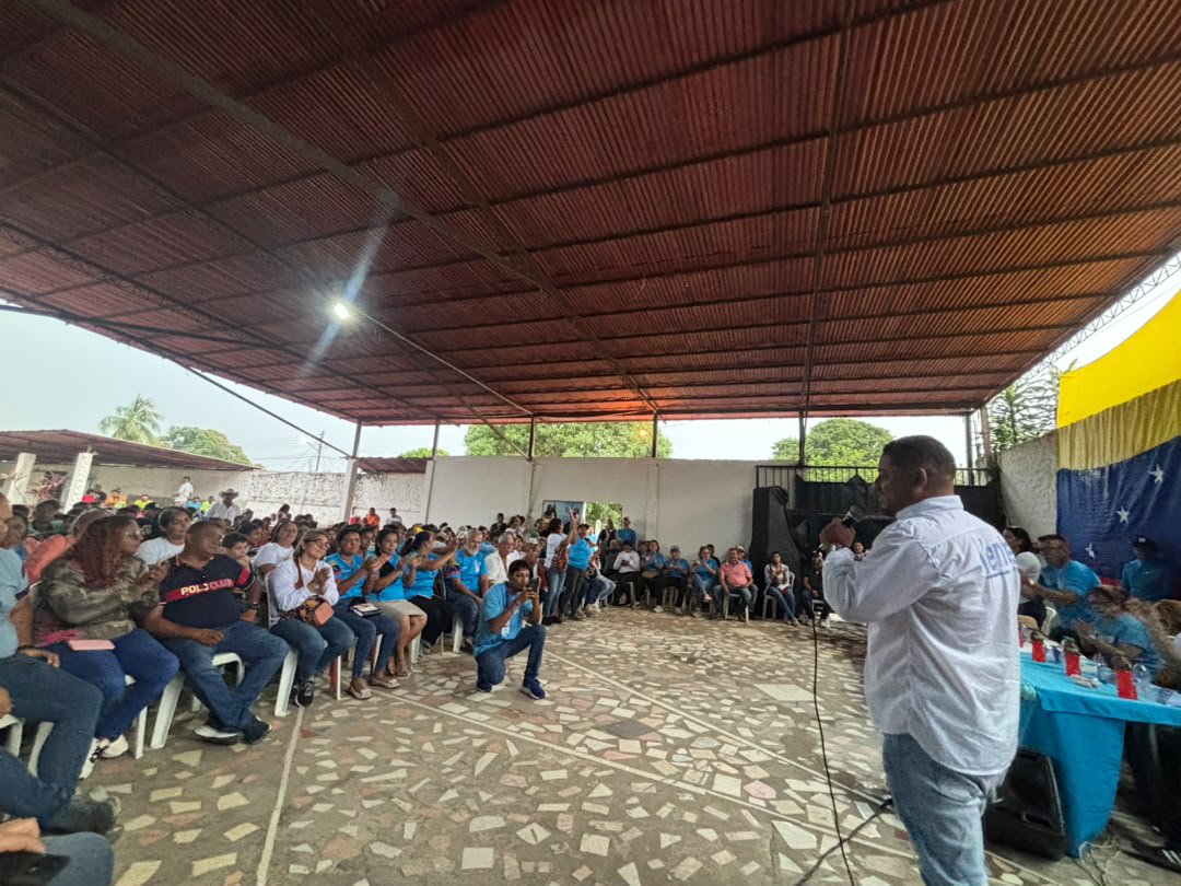 VenteApure's tweet photo. Así vivimos la asamblea en la parroquia Elorza del municipio Rómulo Gallegos, desde lo más criollito del mapa! 🇻🇪

Coordinadora regional de Vente Apure, @nahirmota , acompañó a la comunidad para compartir un mensaje de fe, convicción y trabajo. 
 @MariaCorinaYA
#Apure #Vzla https://t.co/FEwbRyyRJZ