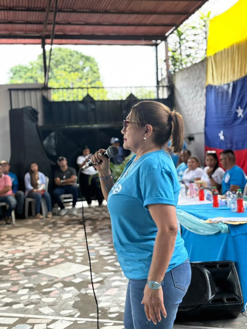 VenteApure's tweet photo. Así vivimos la asamblea en la parroquia Elorza del municipio Rómulo Gallegos, desde lo más criollito del mapa! 🇻🇪

Coordinadora regional de Vente Apure, @nahirmota , acompañó a la comunidad para compartir un mensaje de fe, convicción y trabajo. 
 @MariaCorinaYA
#Apure #Vzla https://t.co/FEwbRyyRJZ
