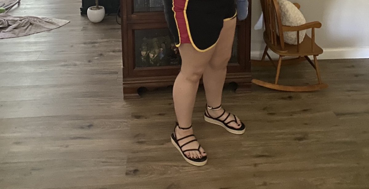 Cosmic_stepz's tweet photo. I need my toes redone, NOW 🫰🏼💸
$bbytootzies Links pinned
#feetfetısh #feet #feetworshi̇p #feetfetıshly #footfetısh #footlickling #paypig #buyingcontent𝗠𝗘𝗦𝗦𝗔𝗚𝗘 #sellingpics https://t.co/CJ7VmbqxbE