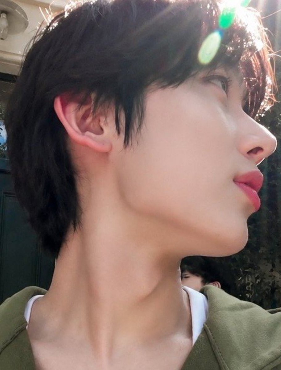 sunymysunshine's tweet photo. prettiest side profile https://t.co/kFOCFNlkpV