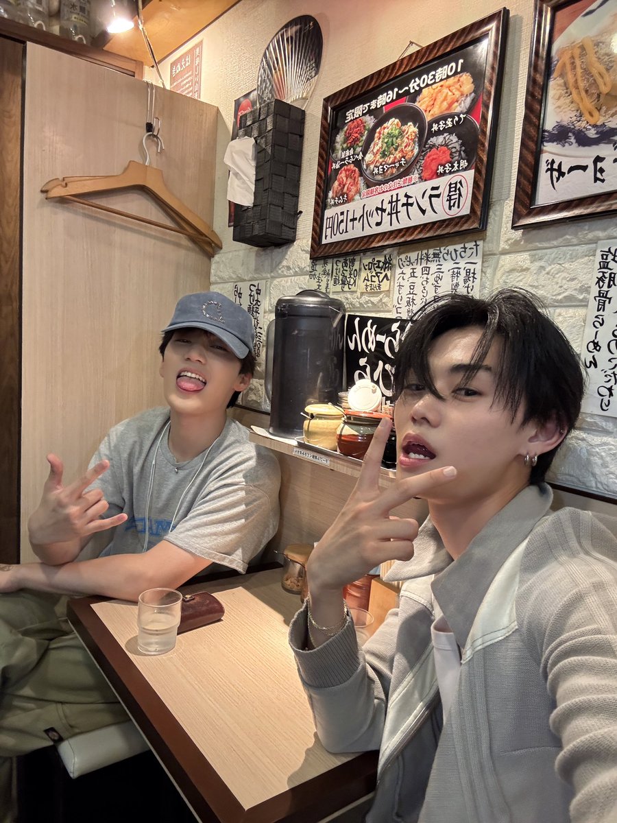 wildblue_ykme's tweet photo. [HINATA]

なおやおめでとう🤟🏼
曲作りまくれ🔥

#WILDBLUE #鈴陽向 #鈴川直弥 https://t.co/ju3yrv680Y