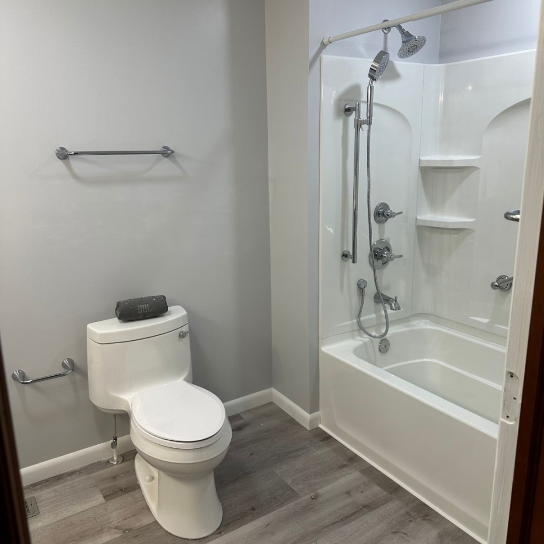 MrHandymanRich's tweet photo. Bathroom upgrades can make a big difference in both style and everyday function. From flooring and vanities to accessibility-focused improvements, our Richmond-area team can help tackle the details. 🛁 📲 (804) 430-9890 #RichmondVA #BathroomRemodel https://t.co/n45BMgi3Mi