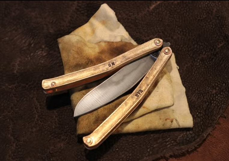 JapanKnifeGuild's tweet photo. #JKGナイフショー 出展者紹介

王涵（ワン・カン）さん

中国出身、ナイフだけでなくシルバーアクセサリーやレザークラフトの製作なども手掛けるアーティスト。
2026年JKGメーカー会員となる。(株) 創美工夫代表。

作品はWtopia WorksのInstagramで確認できます。

https://t.co/HZaPApLf98 https://t.co/karhq6Lx38