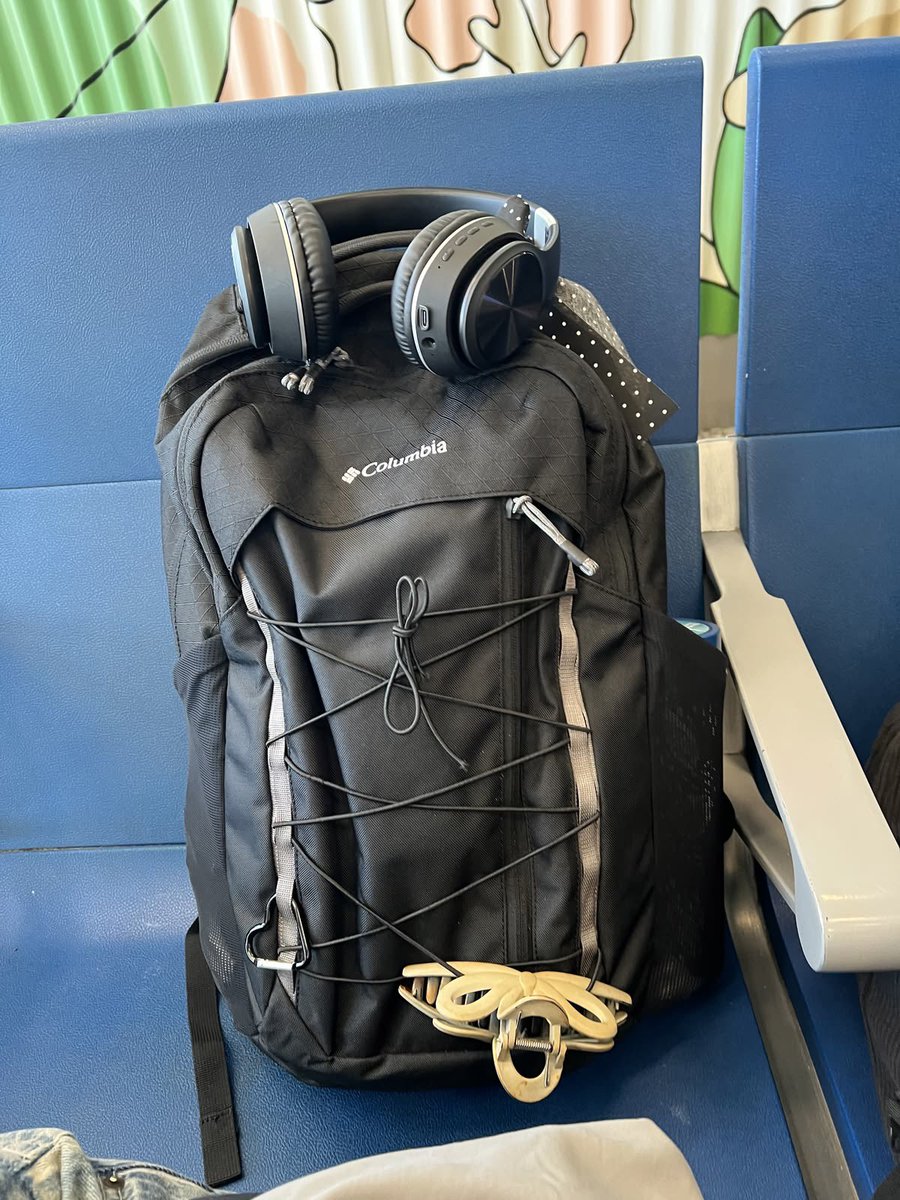 flyeoonh's tweet photo. ayuda que mochila me compro díganme https://t.co/3SEkxJ6f1W
