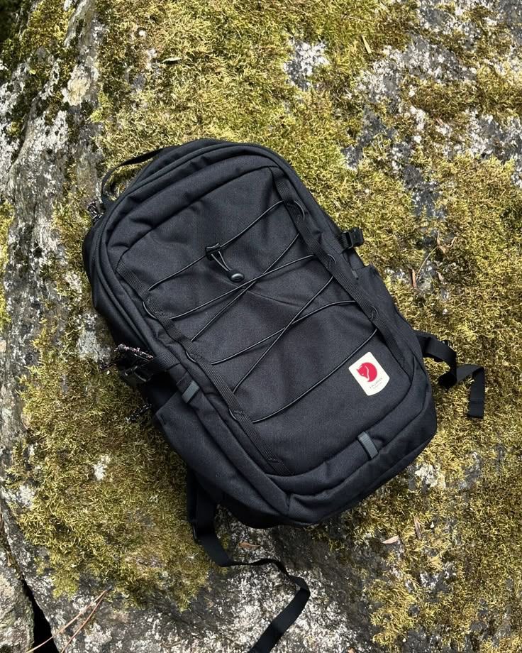 flyeoonh's tweet photo. ayuda que mochila me compro díganme https://t.co/3SEkxJ6f1W