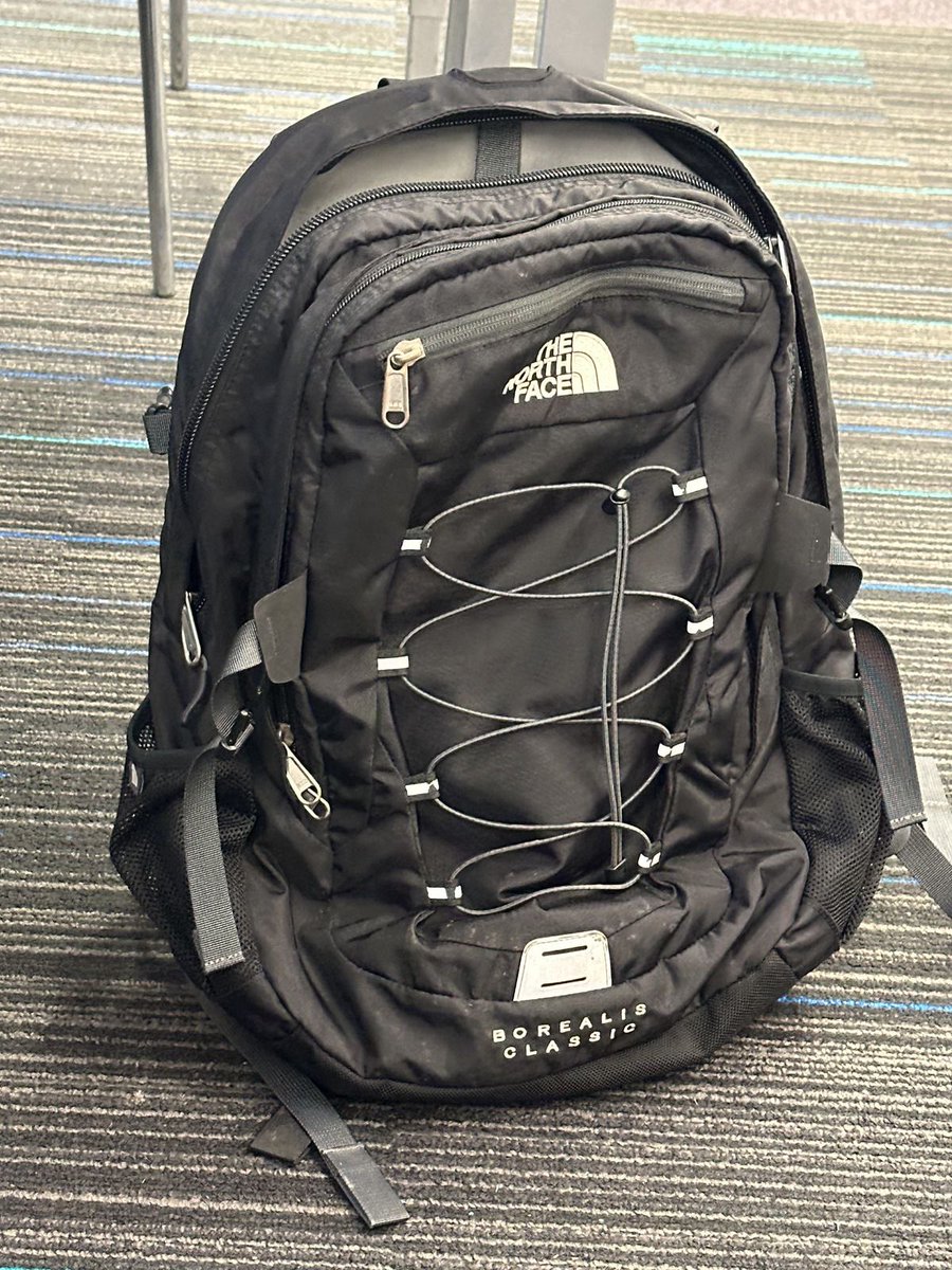 flyeoonh's tweet photo. ayuda que mochila me compro díganme https://t.co/3SEkxJ6f1W