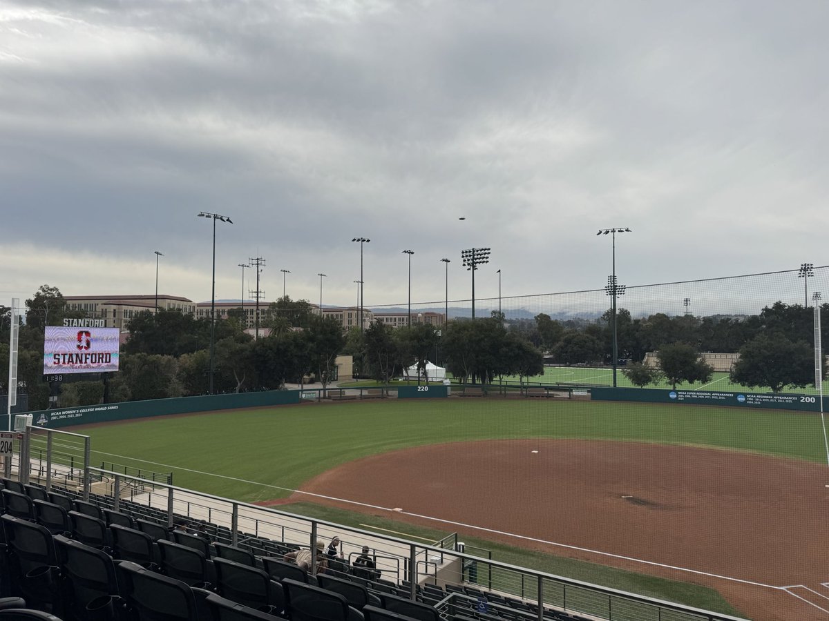 KenzieBarr2029's tweet photo. Sunday well spent! Thank you @StanfordSball for having me at your camp yesterday! I learned some new techniques and I enjoyed talking to your players and playing at the new stadium. The campus was beautiful and I hope to be back again soon! #GoCard @JessicaAllister @Oh_tooly3 @aibanditsbreer