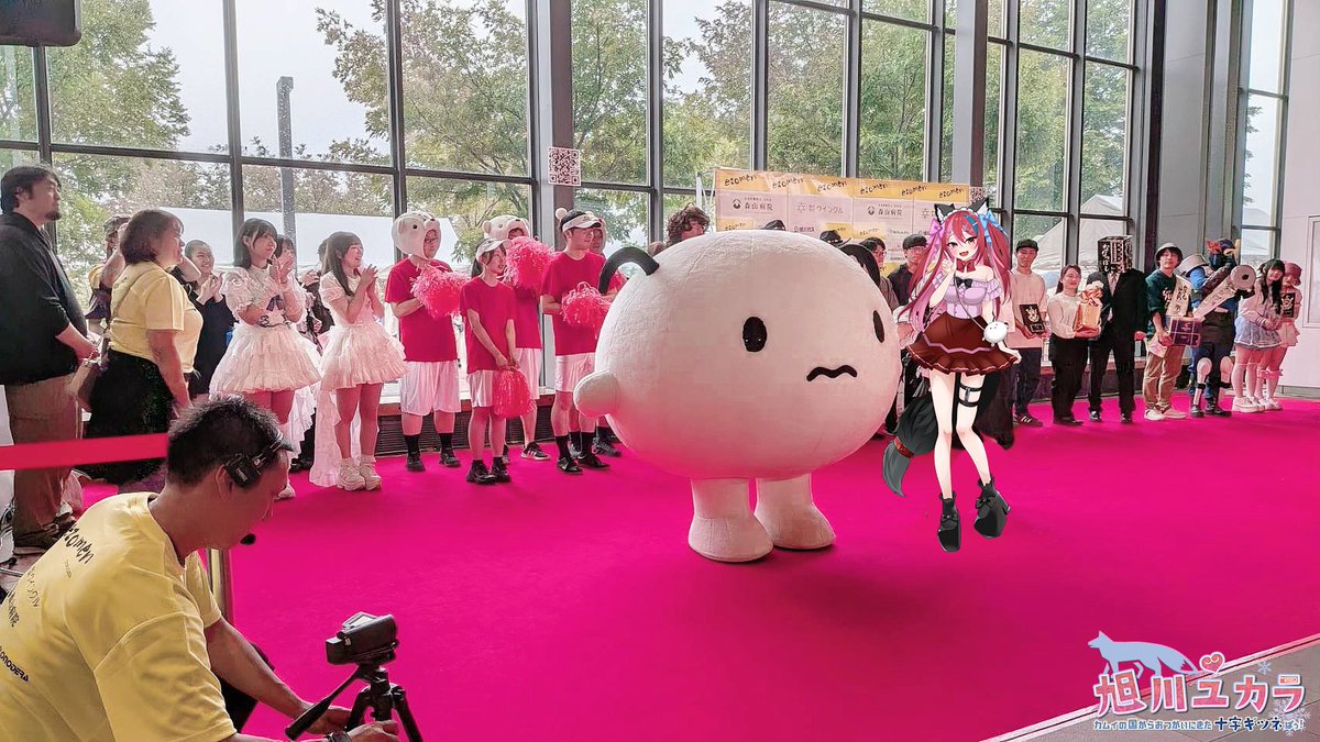 YukaraAsahikawa's tweet photo. おはぱぅです☀️

明日、9月23日（水祝）は札幌カラオケピロスさんで「ピロス学園祭」(@karaoke_piros)に参加させてもらいますよ〜🎤

イベントは10時30分〜17時30分まで、ユカラのライブは15時からです。
オープンからクローズまで物販はやってて、推しコミュ担当さんも手伝ってくれます✨

明日のイベントは推しコミュに登録するだけで貰えるクリアファイルと、ライブに来るだけで貰える缶バッジ、両方一気にもらえるお得な日です🔥

貴重な数量限定旭川ユカラグッズ、持ってって〜❣️

空知エリアの「カナディアンワールド アンの教会」(@anneschapel)さんのクリアファイルの在庫が少なくなってきたそうです。

また順次、状況お知らせします🙏

#おはようvtuber