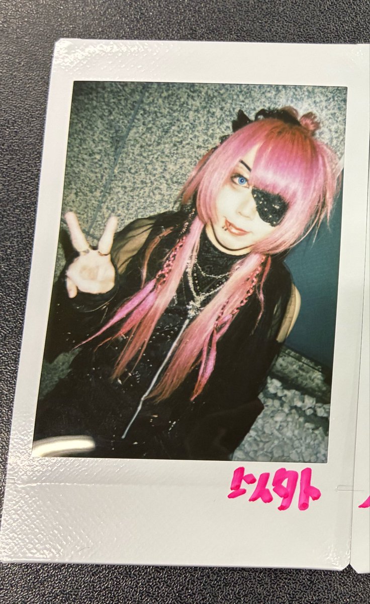 blz_kururu's tweet photo. ちいかわ好きすぎてしんどい
チェキまでこんなになっちゃった…あはっあはっ https://t.co/PKVWb7DpAI