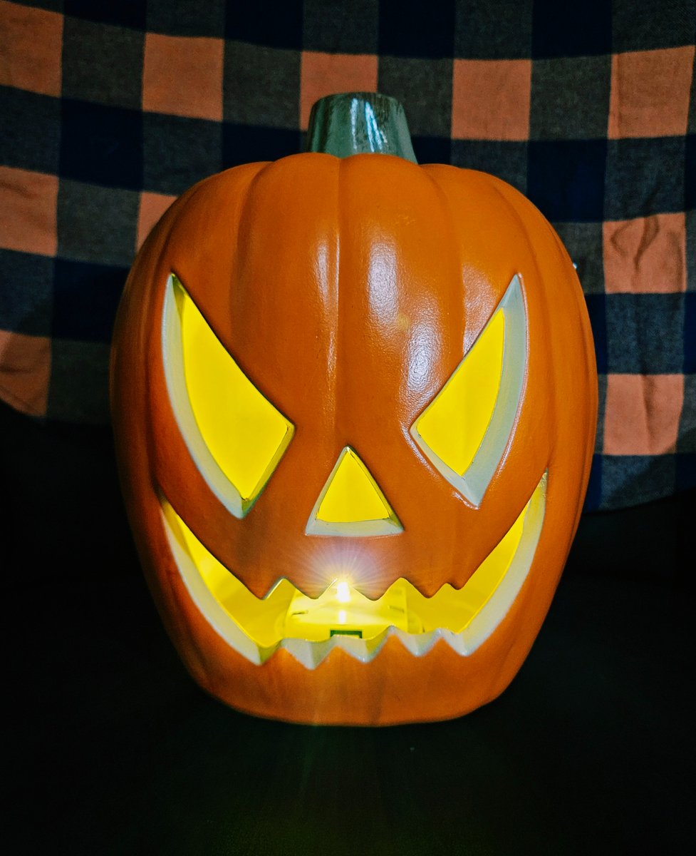 TheGhostHost's tweet photo. 🎃 GIVEAWAY 🎃

Happy First Day of Fall, Horror Community! Its the autumn spooky season so im giving away a brand new light-up plastic pumpkin jack o' lantern! You have 24 hours to enter.🕯

To enter: Follow, Like, Repost! 🍂

Ends: Sept. 23rd, 12amEST 🕛

⬇️ Important Details ⬇️ 

Display image in use, batteries not included, no purchase necessary, one winner selected, only valid to ship to users within the United States of America (territories included), Mexico, Canada, the United Kingdom, Ireland, Australia, New Zealand, France, Germany, Italy, Spain, Jamaica, Brazil, Chile, Argentina, South Africa, South Korea, and Japan. 🇺🇸 🇲🇽 🇨🇦 🇬🇧 🇮🇪 🇦🇺 🇳🇿 🇫🇷 🇩🇪 🇮🇹 🇪🇸 🇯🇲 🇧🇷 🇨🇱 🇦🇷 🇿🇦 🇰🇷 🇯🇵 

#Pumpkin #JackOLantern #Fall #HappyFall #Autumn #Autumn2026 #AutumnVibes #Halloween #Halloween2026 #SpookySeason #HalloweenDecoration #HalloweenDecor #Horror #HorrorCommunity #Horrortwt #HorrorFan #HorrorFans #HorrorFam #HorrorFamily #Giveaway