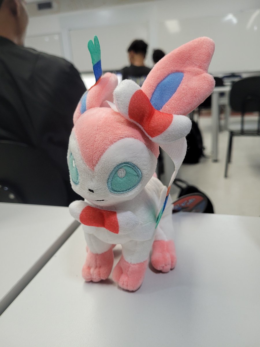 moonlitmisty_'s tweet photo. ganhei uma sylveon, mto fofa mds https://t.co/ZKArcTFKpm
