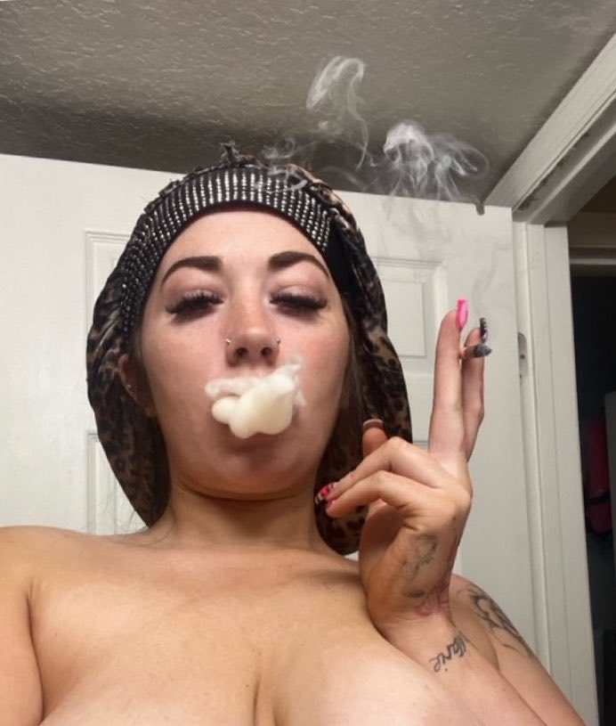 trapqueen_ary's tweet photo. @602himothy You hosting ? https://t.co/EjymkU6RtW