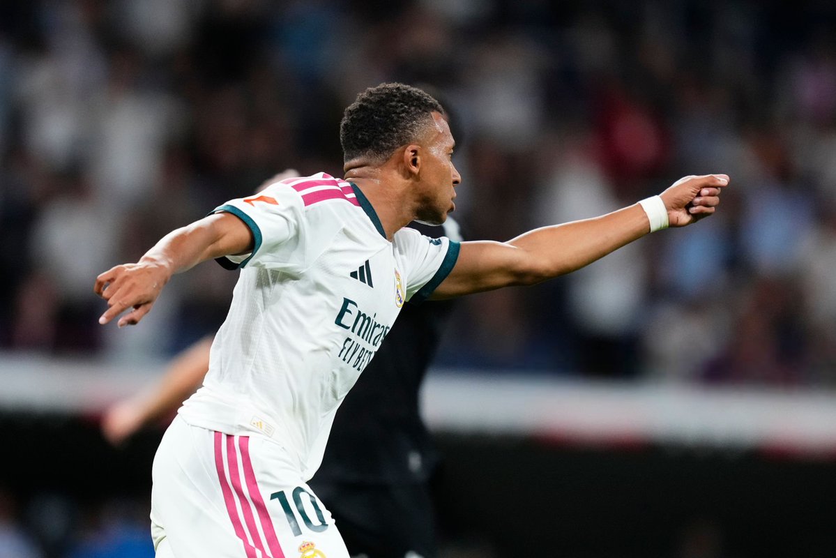 FabrizioRomano's tweet photo. 🚨 Kylian Mbappé: “My individual year was great, I was top scorer in all the big competitions”.

“That is a key criteria for the Ballon d’Or”, told RFI. https://t.co/qsspS2ia3E