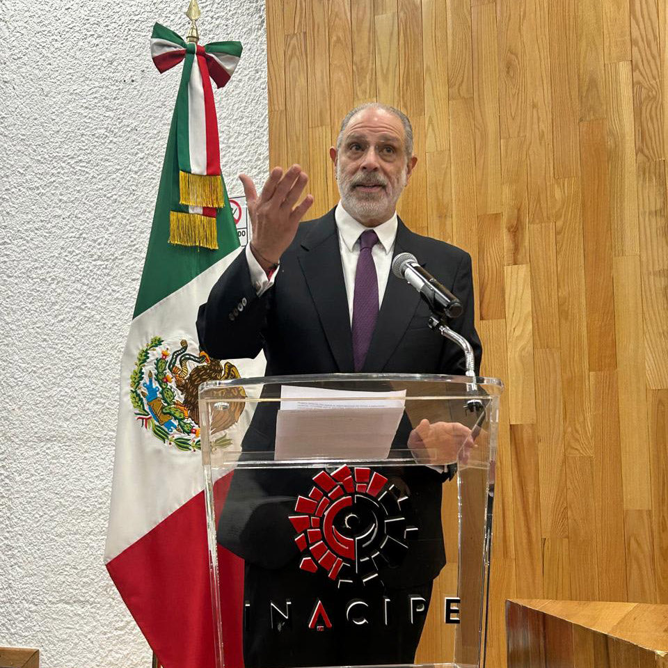 NovoaPeniche's tweet photo. Hoy acudí a las instalaciones de @INACIPE, al acto de inauguración de la Cuarta Generación de Mandos, misma que en esta ocasión, está integrada por 13 mujeres y 27 hombres, que se formarán por la Academia Nacional de Seguridad Pública. Además de personas servidoras públicas de la @FGRMexico, participarán otras de la @SSPCMexico, de @Defensamx1 y de @SEMAR_mx.
Desde el Órgano de Desarrollo Institucional y Servicio Profesional de Carrera, apoyamos esta iniciativa y deseamos lo mejor a las mujeres y hombres de la FGR, que representan a la Institución.
