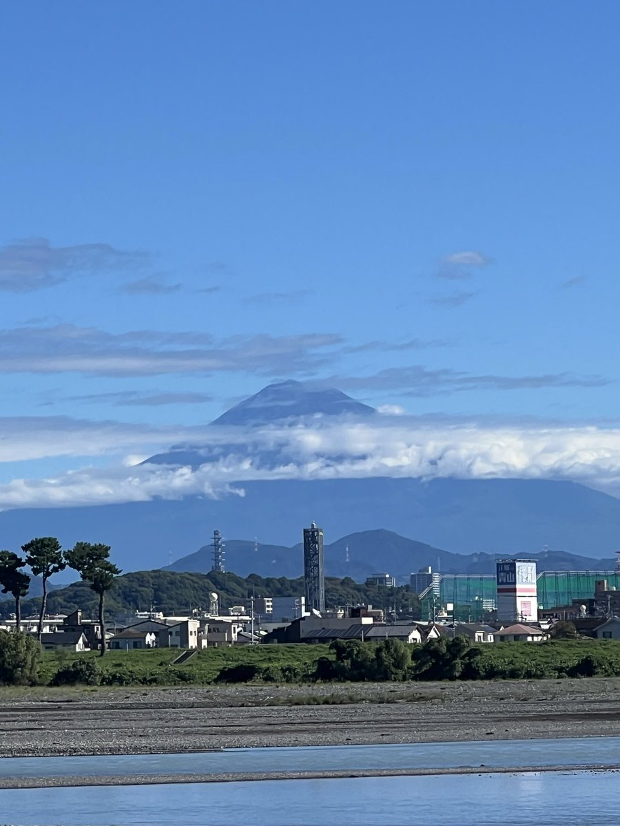 R5020402251's tweet photo. 今日の富士山 https://t.co/TFFL1i8g3a