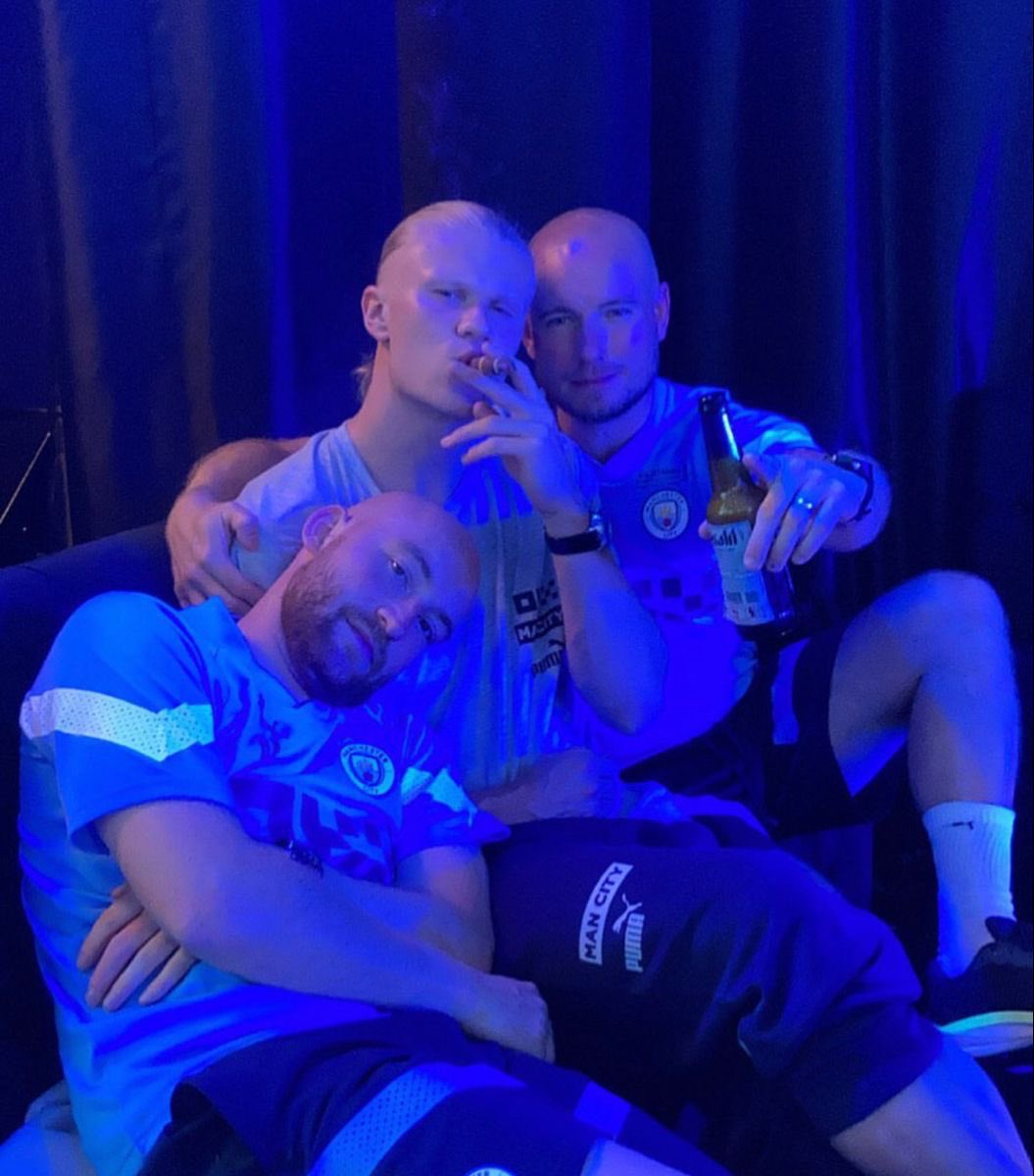 discobabiee's tweet photo. thinking abt erling smoking cigars again…hot https://t.co/Tn9OQOWQI8