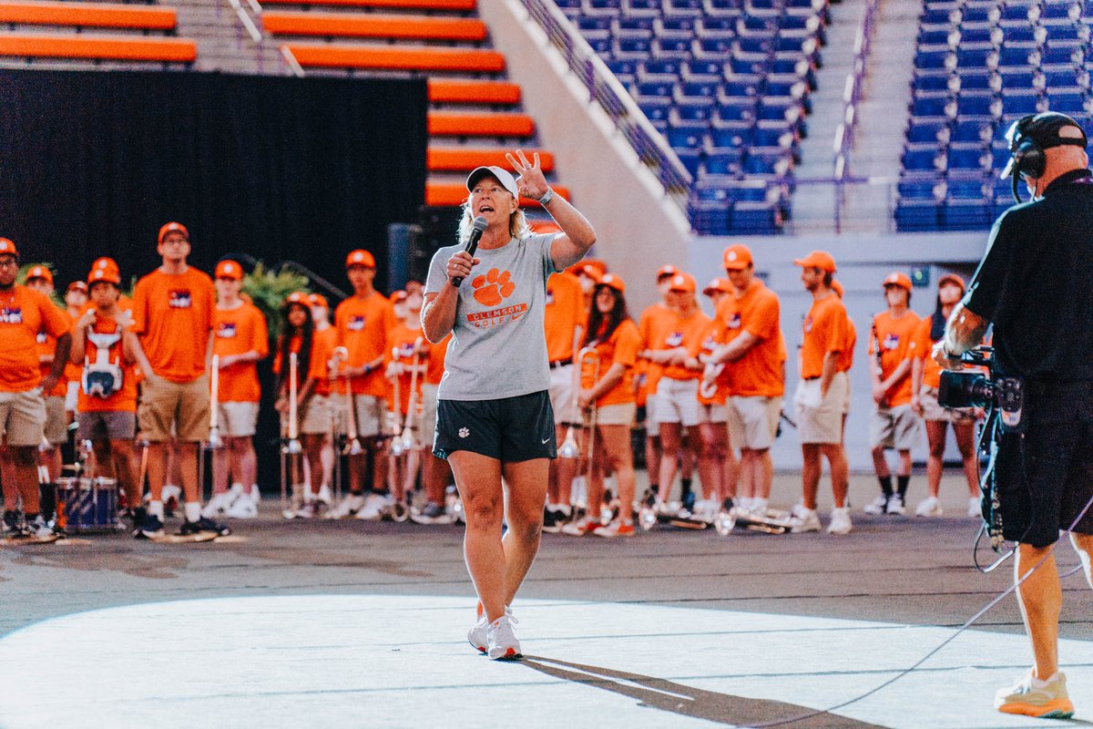 ClemsonWGolf's tweet photo. 🎉 Happy Birthday to our head coach, Kelley Hester! ⛳️ https://t.co/pDbUzh8NTm