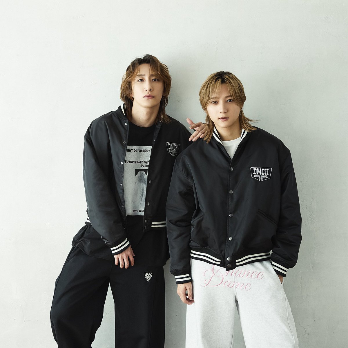 damechance28's tweet photo. オールブラックに、
ちらっと覗くPINKの裏地。

ナイロン素材 × オリジナルスナップ。

DMCH STADIUM JACKET / BLK × BLK　¥18,800（tax in）
SIZE：M / L https://t.co/CaBYAtKZsr