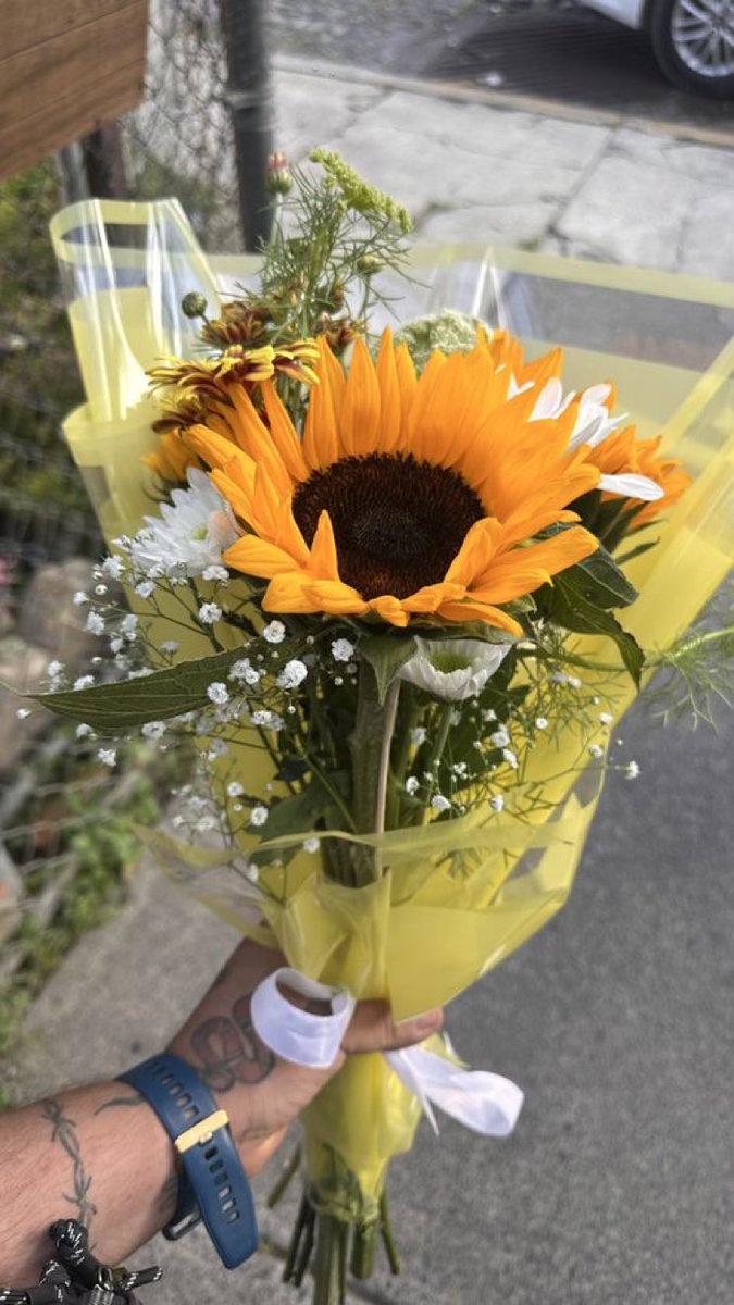 DelChairman's tweet photo. Valeria, espero te gusten. 💛 https://t.co/uQKtBRKB4q
