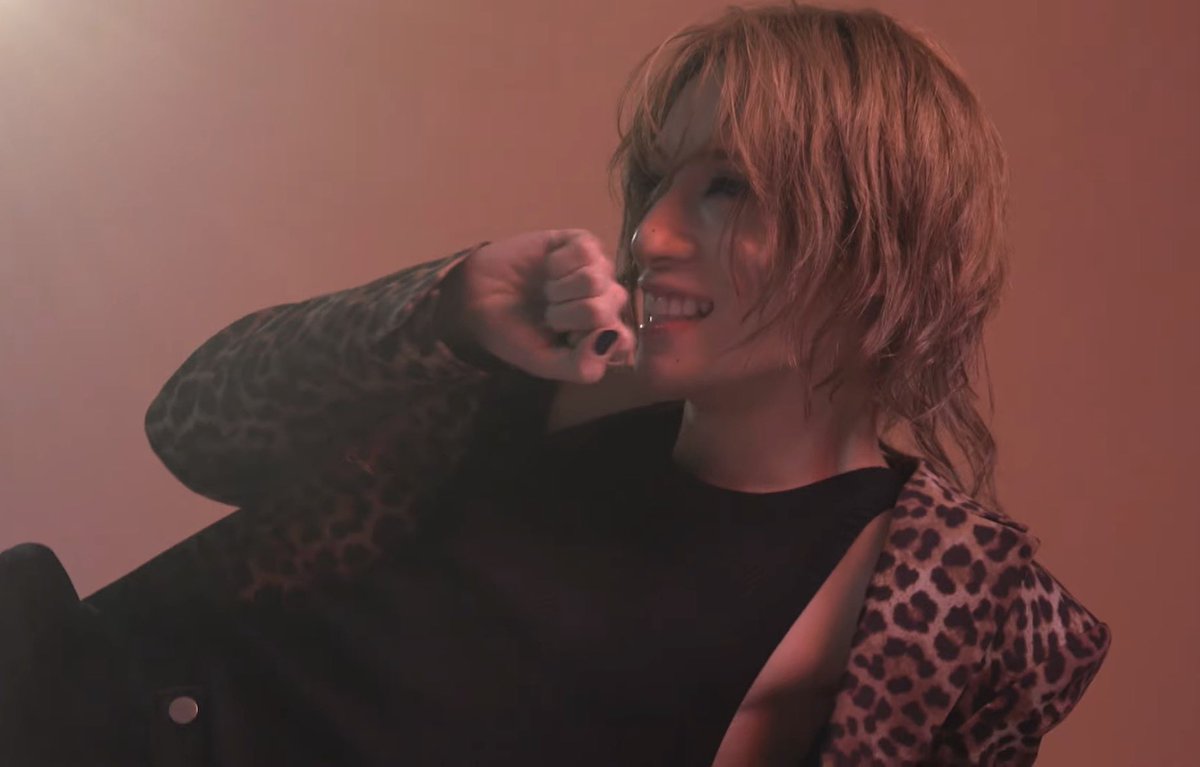 fuzziiwuzzii_'s tweet photo. she’s so hot AND cute what the FUCK https://t.co/1hPn9wqeXm