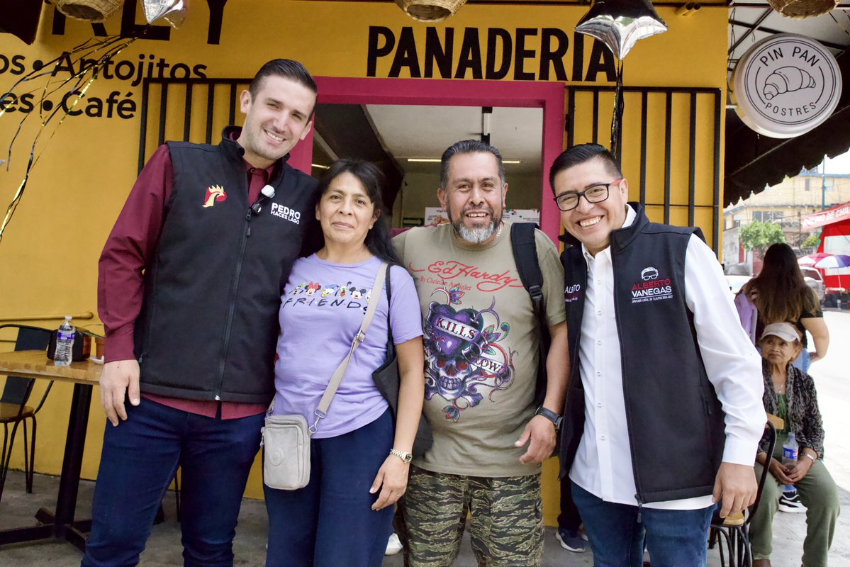 Alberto_Vanegas's tweet photo. Iniciamos la semana con nuestro Recorrido #CasaPorCasa en Pedregal de San Nicolás Primera Sección, tocando puertas, saludando a las familias y escuchando lo que tienen que decirnos. Porque esa es una de las grandes enseñanzas de nuestra Presidenta Claudia Sheinbaum: nunca alejarse de la gente y mantener siempre los pies en el territorio. Desde ahí es donde podemos gestionar y construir soluciones de la mano con las y los vecinos de Tlalpan. ¡Así, AVAnzamos por Tlalpan! ✨🇲🇽

#RecorridoVecinal #Tlalpan #PedregalDeSanNicolás #AlbertoVanegas