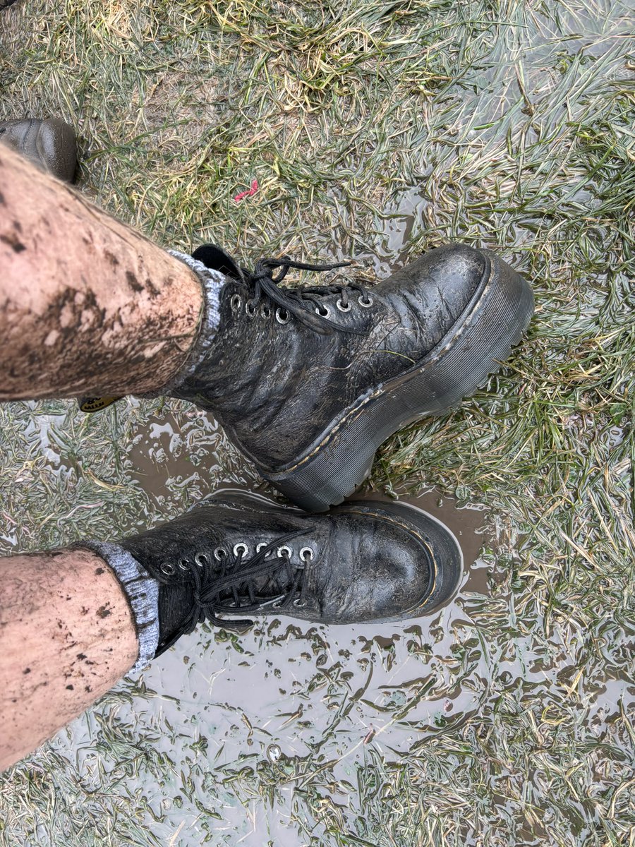 vampyrebqt's tweet photo. wanna clean my boots with your tongue? https://t.co/lclLRl71Lk