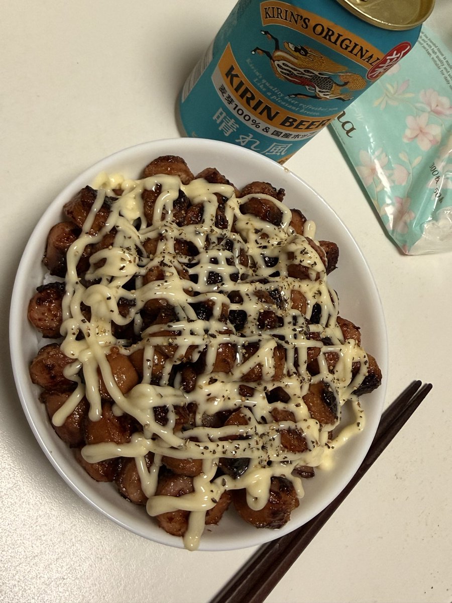 Rade_1sg's tweet photo. 限界飯アレンジver.
焼肉のタレとバター入れたら味濃すぎて苦しかった😅 https://t.co/0MwkBx66rz