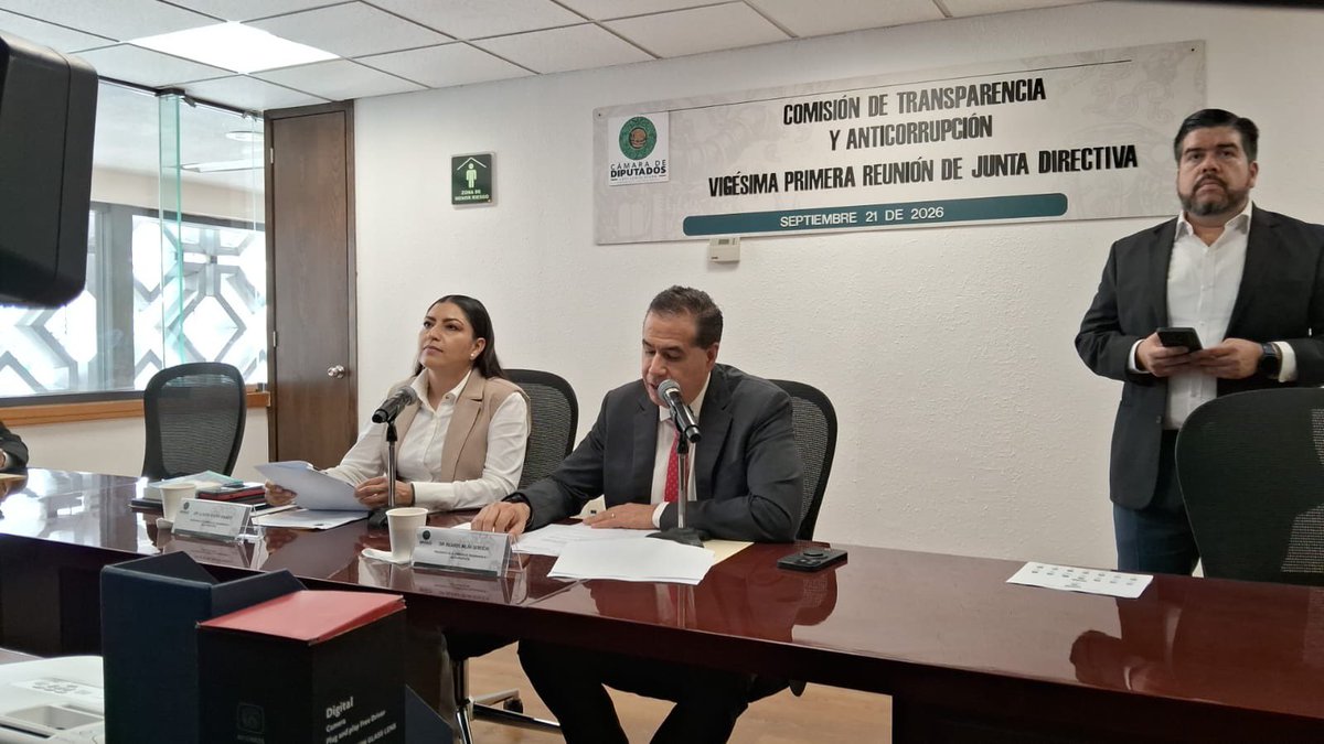 Isa_Uribe's tweet photo. 🚨 𝗔𝗩𝗔𝗡𝗭𝗔𝗡 𝗜𝗡𝗜𝗖𝗜𝗔𝗧𝗜𝗩𝗔𝗦 𝗗𝗘𝗟 𝗘𝗝𝗘𝗖𝗨𝗧𝗜𝗩𝗢 𝗘𝗡 𝗘𝗟 𝗖𝗢𝗡𝗚𝗥𝗘𝗦𝗢

La Junta Directiva de la Comisión de Transparencia acordó que el 𝟮𝟵 𝗱𝗲 𝘀𝗲𝗽𝘁𝗶𝗲𝗺𝗯𝗿𝗲 analizará la iniciativa presidencial que expide una 𝗟𝗲𝘆 𝗚𝗲𝗻𝗲𝗿𝗮𝗹 𝗽𝗮𝗿𝗮 𝗲𝗹 𝗙𝗼𝗿𝘁𝗮𝗹𝗲𝗰𝗶𝗺𝗶𝗲𝗻𝘁𝗼 𝘆 𝗔𝗿𝗺𝗼𝗻𝗶𝘇𝗮𝗰𝗶𝗼́𝗻 𝗖𝗮𝘁𝗮𝘀𝘁𝗿𝗮𝗹.

También se creará un grupo de trabajo para atender inquietudes, principalmente sobre las facultades de los municipios, informó el diputado 𝗥𝗶𝗰𝗮𝗿𝗱𝗼 𝗠𝗲𝗷𝗶́𝗮 𝗕𝗲𝗿𝗱𝗲𝗷𝗮.

📌 #𝗨́𝗹𝘁𝗶𝗺𝗮𝗛𝗼𝗿𝗮 #𝗖𝗼𝗻𝗴𝗿𝗲𝘀𝗼 #𝗖𝗮́𝗺𝗮𝗿𝗮𝗗𝗲𝗗𝗶𝗽𝘂𝘁𝗮𝗱𝗼𝘀 #𝗜𝗻𝗶𝗰𝗶𝗮𝘁𝗶𝘃𝗮𝘀 #𝗘𝗷𝗲𝗰𝘂𝘁𝗶𝘃𝗼