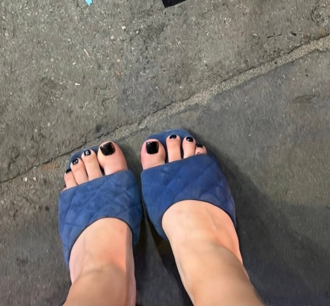 _Chunkerz_78's tweet photo. Come suck on my toes 😝

#feetfetısh #footfetısh #footworship #feetworshi̇p https://t.co/JJMaaaBqw6