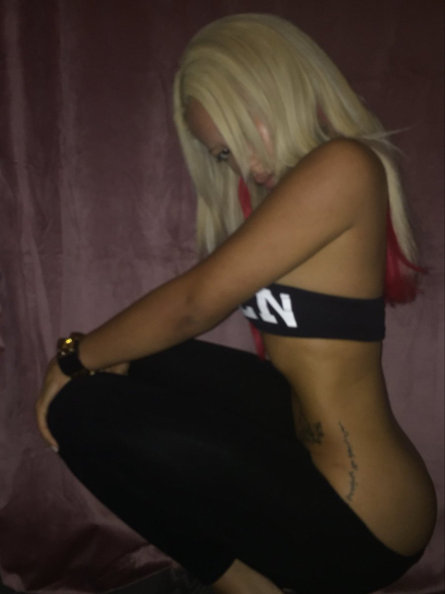 permanentnvmbr's tweet photo. red💞 https://t.co/nYKCa9WM2H