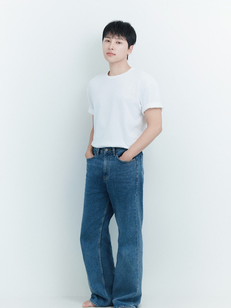 OnlyOneOfBR's tweet photo. [📸🐥🧡 • 21.09.26] 

PERFEITO! Rie publicou em seu Instagram (@/hooopix) suas novas fotos de perfil como artista solo sob o nome Lee Seongho. 

#OnlyOneOf #온리원오브
#이성호 #LEESEONGHO https://t.co/VqWVV2e0YC