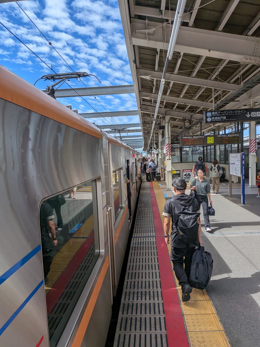 To45861's tweet photo. 新鎌ヶ谷駅 成田スカイアクセス線
アクセス特急、乗れません
積み残し多数です https://t.co/u1KjYTTiBA