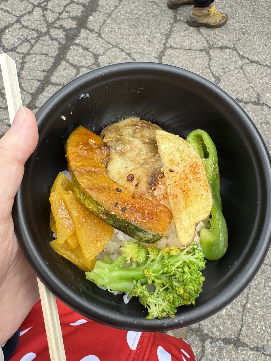 naco_fozz's tweet photo. 今朝のごっつぁんファーム！
今日の野菜にはかぼちゃとじゃがいもがプラス！

 #風とロック芋煮会
  #SeptemberJAM https://t.co/VmC5GDHIrY