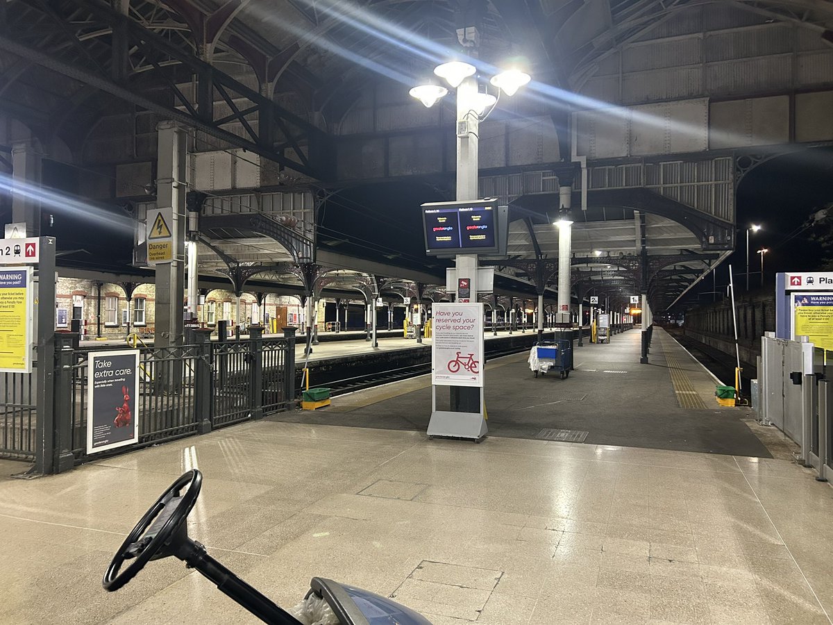 TheNorfolkScot's tweet photo. Not a single train in the station #rare #trainlife https://t.co/I1vF5eh8Xs