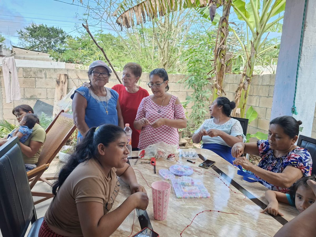 PRIQRooOficial's tweet photo. La Secretaría de Atención a las Personas Adultas Mayores del Comité Municipal del PRI en Benito Juárez, encabezada por Josefina Villareal Aguayo, sostuvo una reunión con vecinas y vecinos de la colonia Avante.

Durante este encuentro se refrendó el compromiso del PRI de mantener un partido cercano a la ciudadanía, escuchando sus necesidades y acompañando a las familias donde más se necesite.

El trabajo en territorio continúa, porque estar cerca de la gente es la mejor manera de conocer sus demandas y construir soluciones.