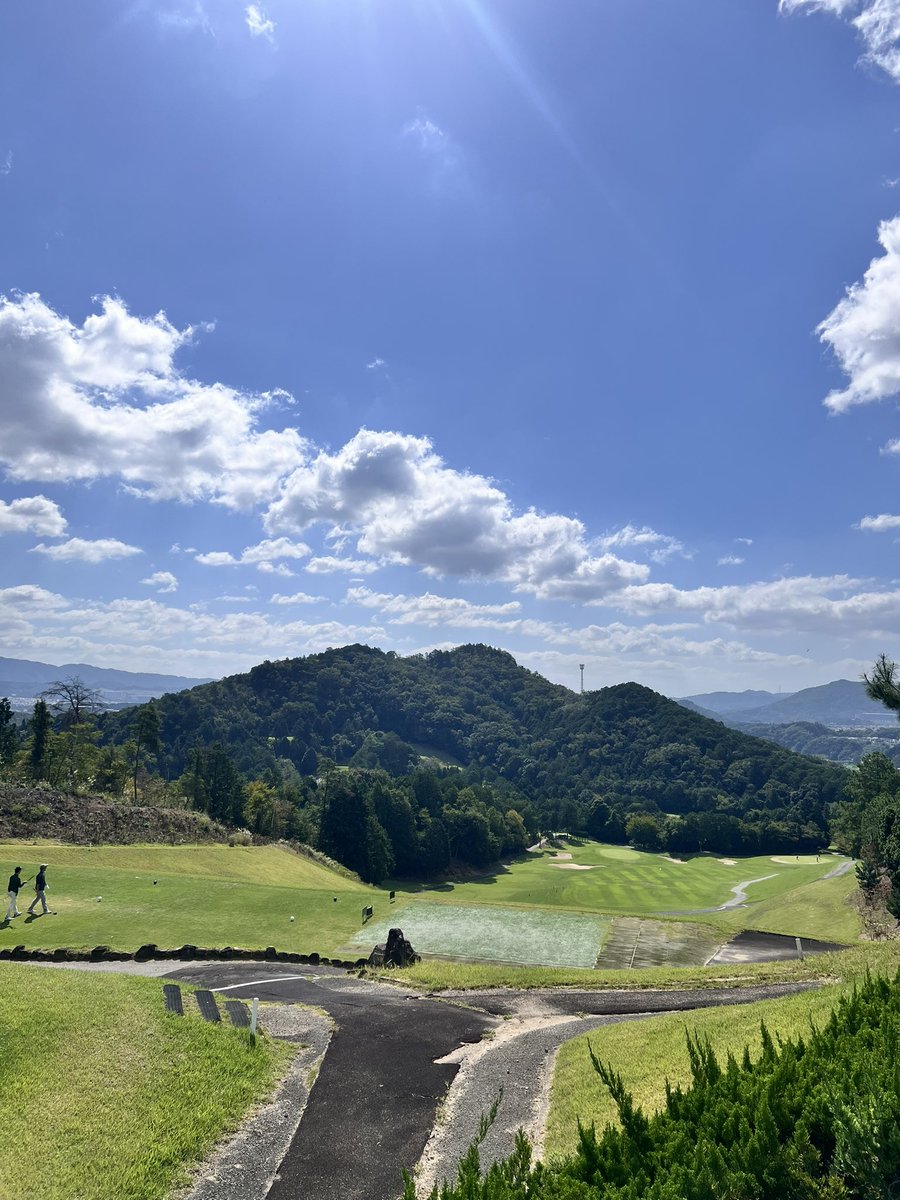syatiku88's tweet photo. 最高のゴルフ日和⛳️ https://t.co/LlfMnqamRp