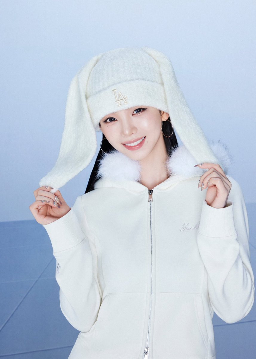 wntrult's tweet photo. aespa KARINA in new pictures for MLB. https://t.co/omz7kG8Wyg