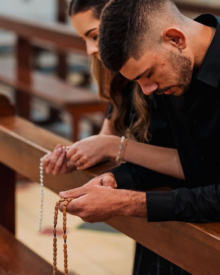 JustAdaugoijele's tweet photo. 3 THINGS TO AVOID WHEN PRAYING THE HOLY ROSARY

The Rosary you’re praying right now could be 10× more powerful, but a few small habits might be quietly blocking its graces...

Here are some common mistakes Catholics make when praying the Rosary:

1. Rushing through the prayers like it’s a race:
We treat the Rosary like a task to “finish” quickly instead of a loving conversation with Jesus and Mary. Speeding through the Hail Marys and Our Fathers often means we miss the whole point: meditating slowly on the mysteries.
Correct: Slow down. Let each word sink in. It’s better to pray one decade well than five decades in a blur.

2. Forgetting to meditate on the mysteries:
We say the vocal prayers perfectly but our mind wanders to the grocery list, work, or tomorrow’s worries.
The Rosary is contemplative, the beads and prayers help us dwell with Jesus in His life, death, and resurrection through Mary’s eyes.
Correct : Before each decade, pause and announce the mystery clearly. Picture the scene. Ask Mary to help you stay focused.

3. Praying without any specific intention:
Many of us launch into the Rosary without offering it for anything in particular, or worse, just to “get it over with.”
St. Louis de Montfort warned that this turns the Rosary into a burden instead of a grace-filled gift.
Correct: Always begin with an intention: for a loved one, for peace in the world, for souls in Purgatory, for your own conversion, etc.
Give it to Jesus through Mary!

The Rosary isn’t about perfection, it’s about perseverance and love.
