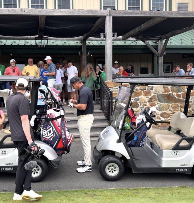 NextTeeGolf's tweet photo. 🚨#BREAKING Bryson Dechambeau seen filing for YouTube today WITHOUT LIV GOLF gear on.

Remember as part of the agreement for LIV 2.0 they essentially need Bryson to opt in

Is LIV 2.0 cooked? https://t.co/BlW3sVlbr1