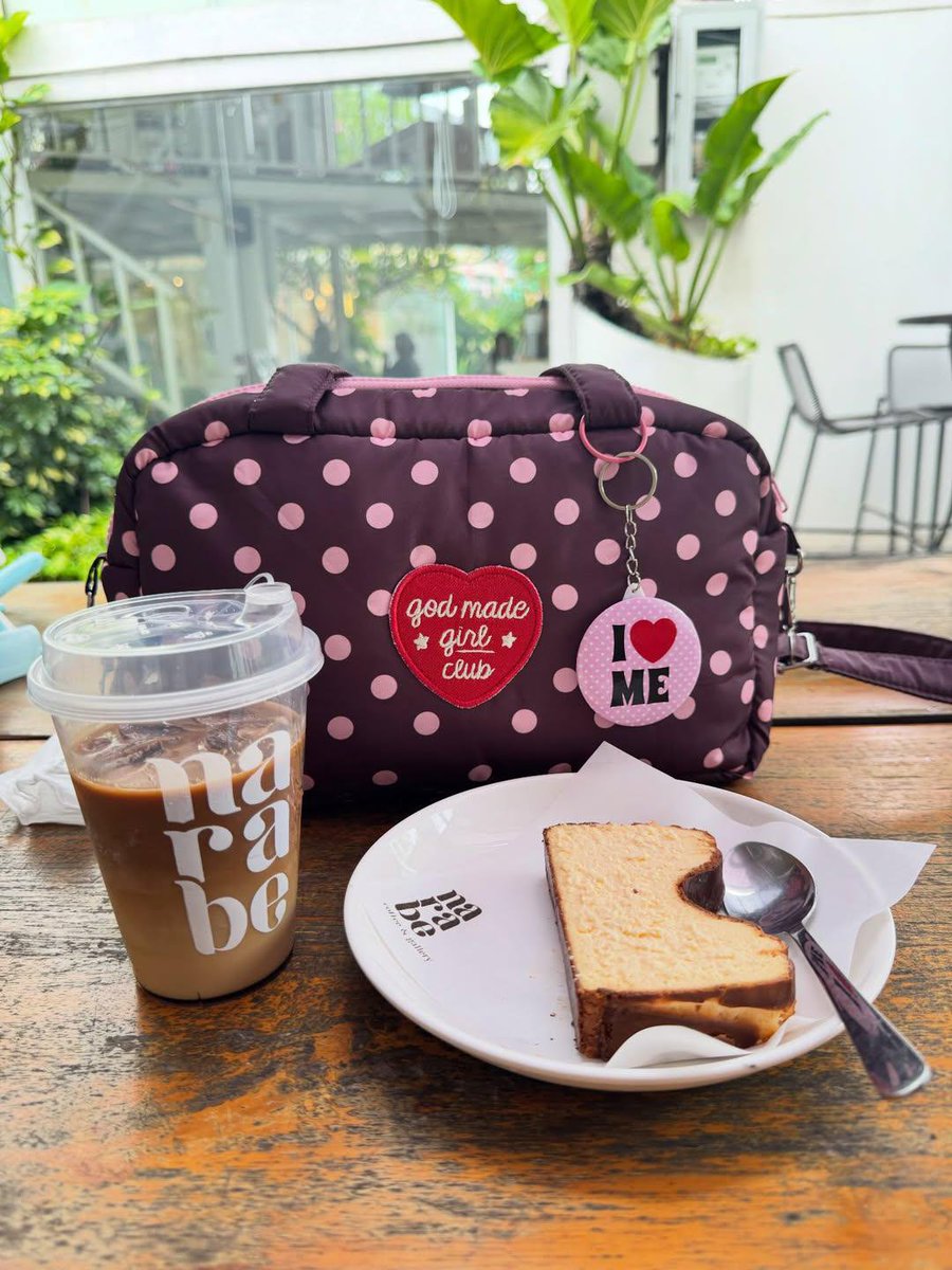 nalala45's tweet photo. can’t save money for this cool and cute bag I’ve ever seen

and the polkadot pattern makes it even cuter 😭🤌🏻 https://t.co/BLyxWu7ICO